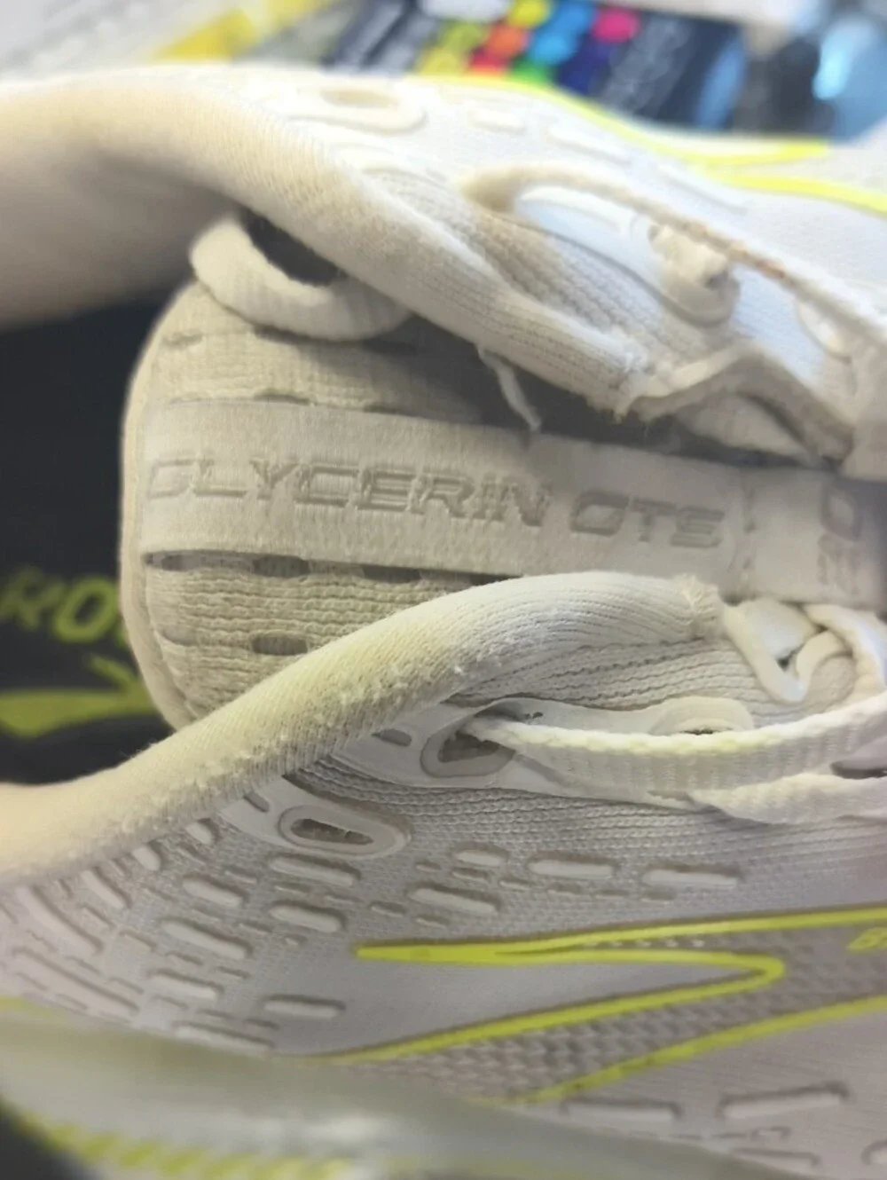 Mens 12 the Brooks Glycerin GTS 20 running shoes W/ Yellow Acccents.